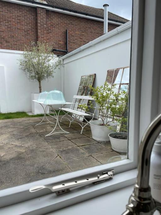 Willow House, Georgian Property In Shepperton Extérieur photo