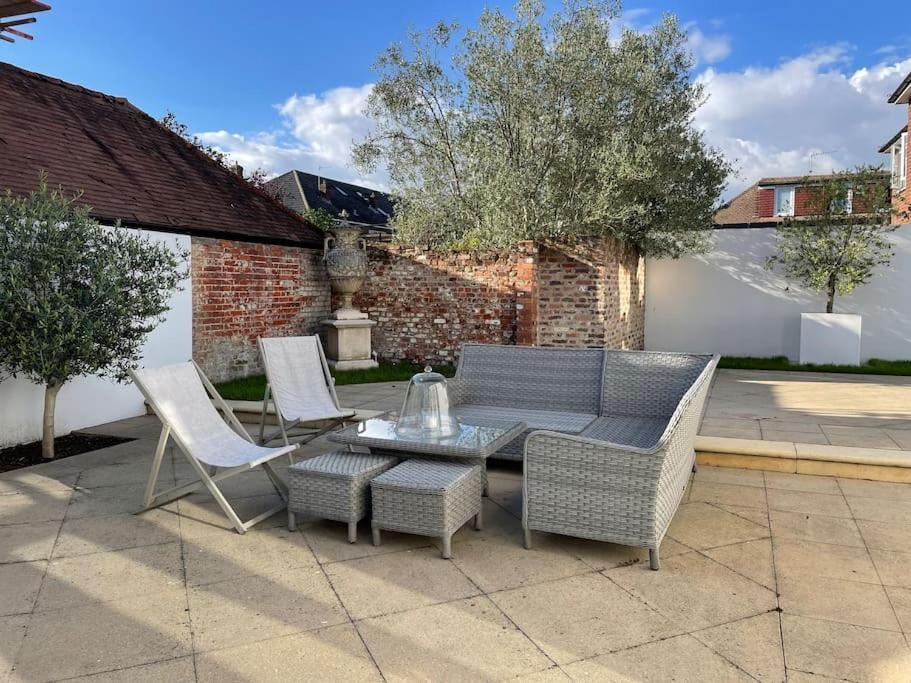 Willow House, Georgian Property In Shepperton Extérieur photo