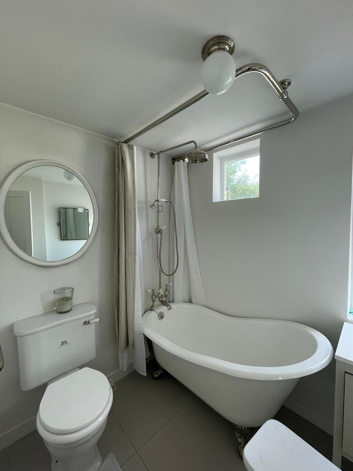 Willow House, Georgian Property In Shepperton Extérieur photo