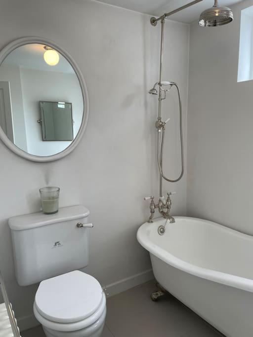 Willow House, Georgian Property In Shepperton Extérieur photo