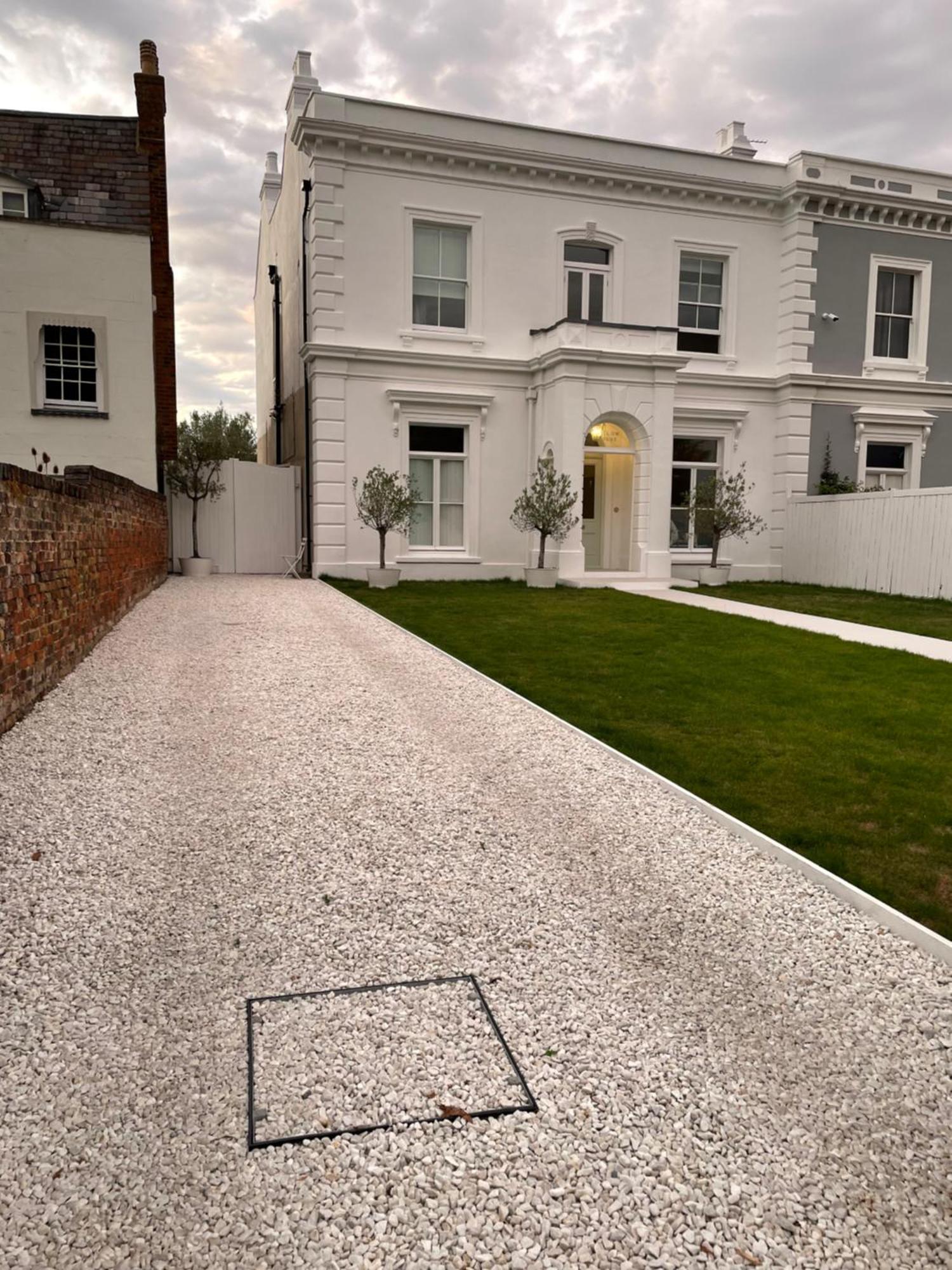 Willow House, Georgian Property In Shepperton Extérieur photo